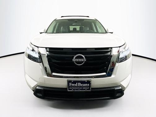 2022 Nissan Pathfinder SV