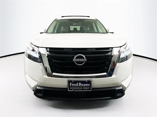 2022 Nissan Pathfinder SV