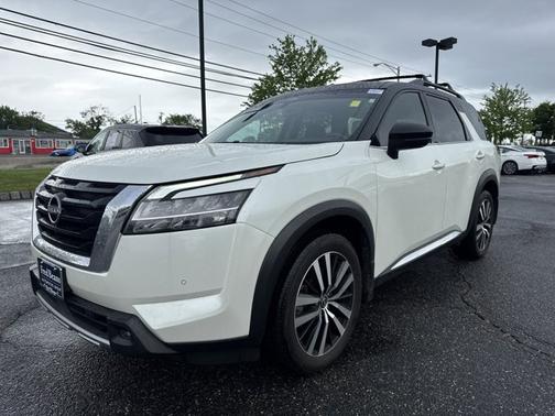 2023 Nissan Pathfinder Platinum