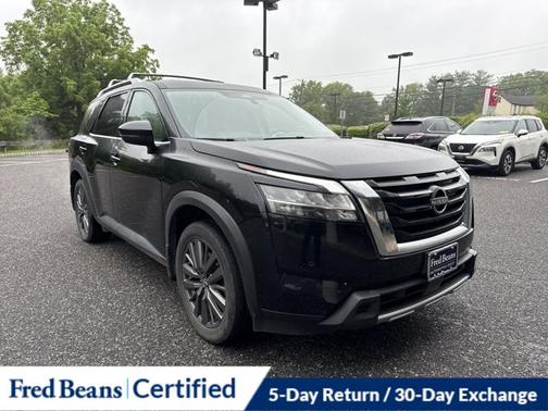 2023 Nissan Pathfinder SL