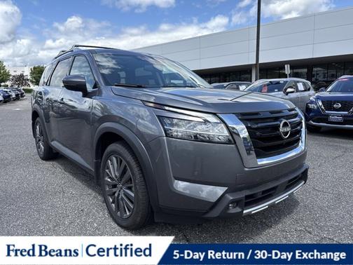 2022 Nissan Pathfinder SL