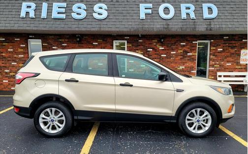 Photo 2 of 16 of 2018 Ford Escape S