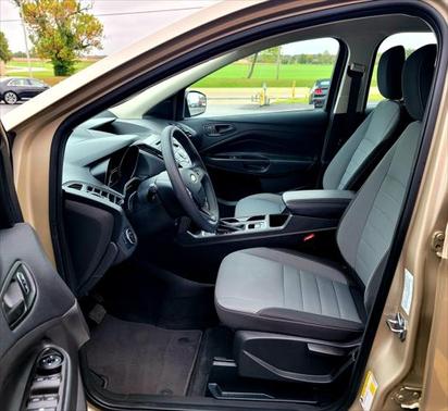 Photo 5 of 16 of 2018 Ford Escape S