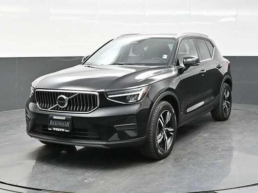 Onyx Black 2025 Volvo XC40 Core