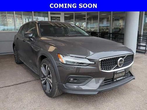 2025 Volvo V60 Cross Country Plus