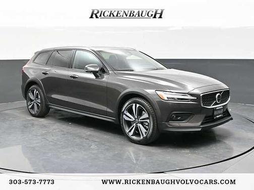 2025 Volvo V60 Cross Country Plus