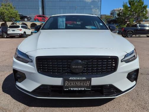 2024 Volvo S60 B5 Plus Black Edition