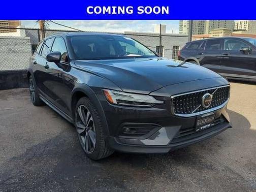 2025 Volvo V60 Cross Country Plus