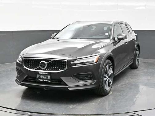 2025 Volvo V60 Cross Country Plus