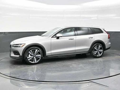 2025 Volvo V60 Cross Country Plus