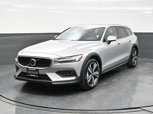 2025 Volvo V60 Cross Country Plus