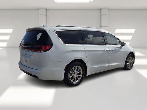 2021 Chrysler Pacifica Touring-L