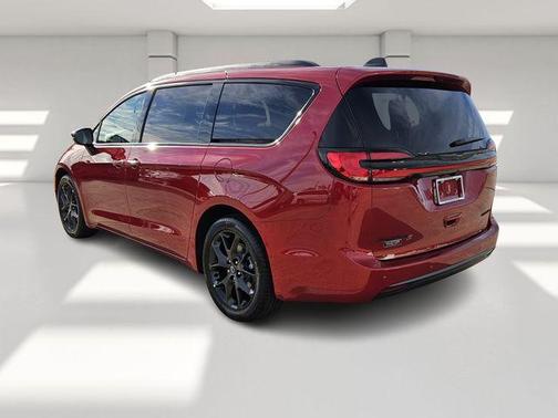 2026 Chrysler Pacifica Limited FWD
