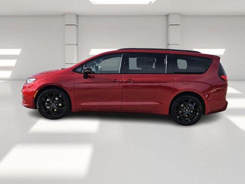 2026 Chrysler Pacifica Limited FWD