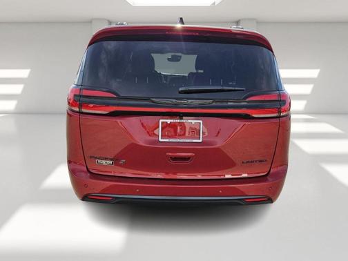 2026 Chrysler Pacifica Limited FWD