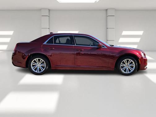 2018 Chrysler 300 Touring