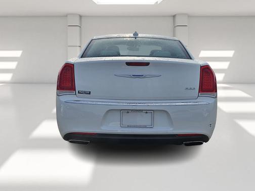 2021 Chrysler 300 Touring