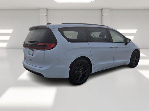 2026 Chrysler Pacifica Select FWD