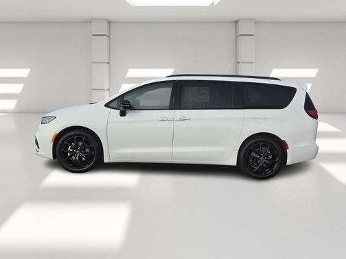 2026 Chrysler Pacifica Select FWD