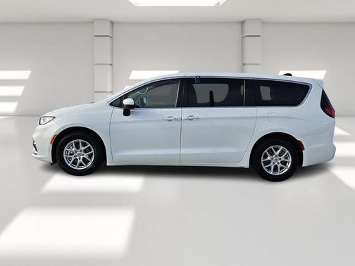 2023 Chrysler Pacifica Touring-L