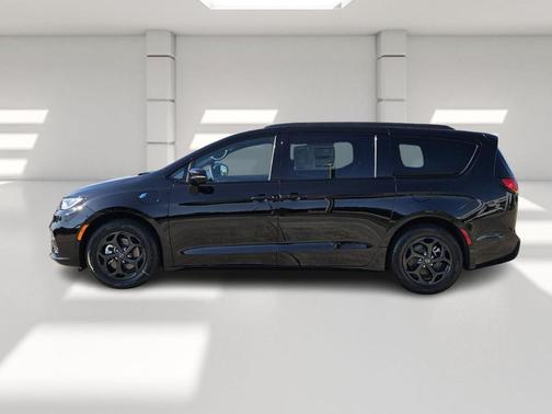 2025 Chrysler Pacifica Hybrid Select