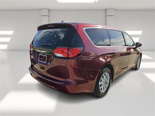 2023 Chrysler Voyager LX