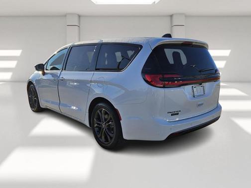 2026 Chrysler Pacifica Select FWD