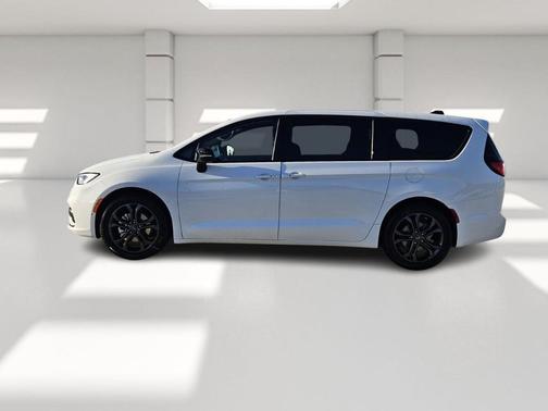 2026 Chrysler Pacifica Select FWD