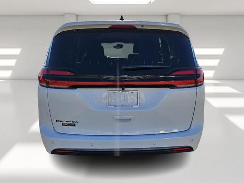 2026 Chrysler Pacifica Select FWD