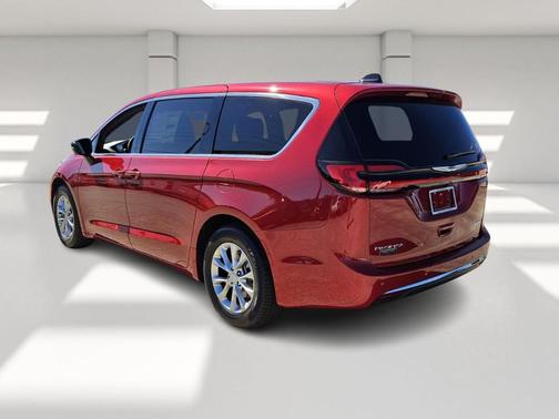 2026 Chrysler Pacifica Limited FWD