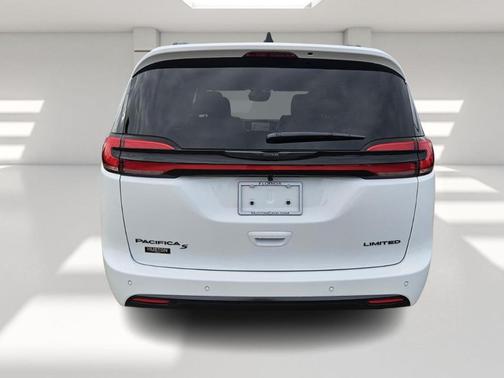 2026 Chrysler Pacifica Limited FWD