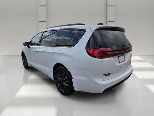 White 2027 Chrysler Pacifica LIMITED