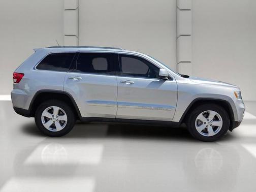 Gray 2011 Jeep Grand Cherokee Laredo