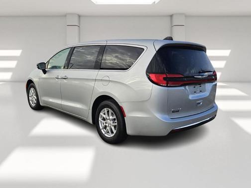 2026 Chrysler Pacifica Select FWD