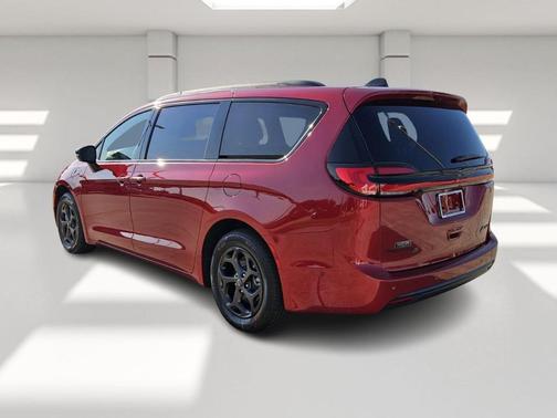 2025 Chrysler Pacifica Hybrid Select