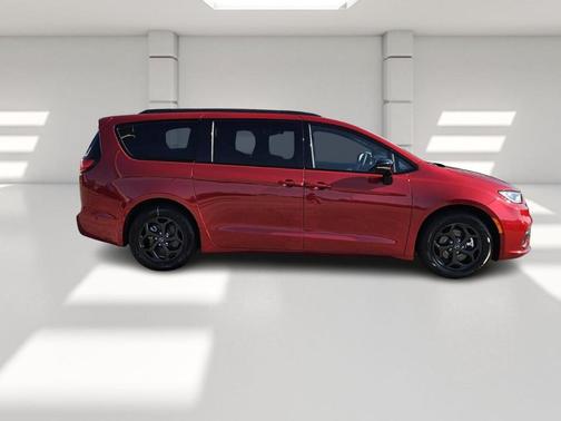 2025 Chrysler Pacifica Hybrid Select