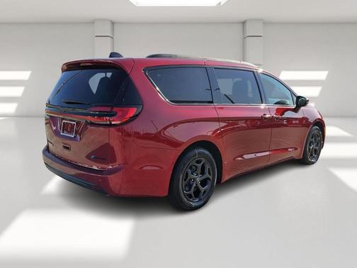 2025 Chrysler Pacifica Hybrid Select