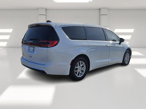 2024 Chrysler Pacifica Touring-L