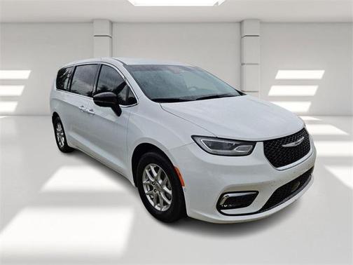 2024 Chrysler Pacifica Touring-L