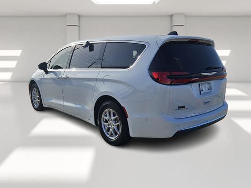 2024 Chrysler Pacifica Touring-L