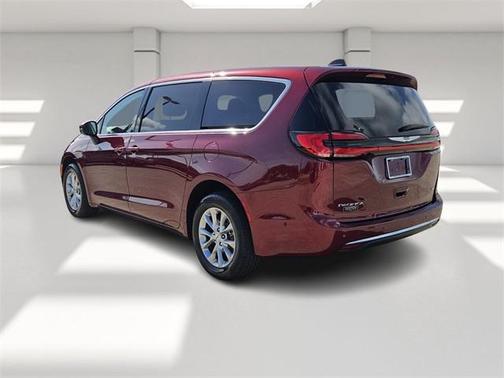2023 Chrysler Pacifica Touring-L