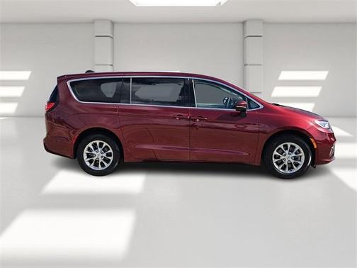 2023 Chrysler Pacifica Touring-L