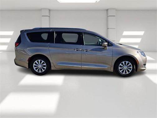 2018 Chrysler Pacifica Touring-L Plus