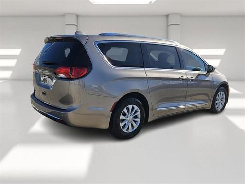 2018 Chrysler Pacifica Touring-L Plus