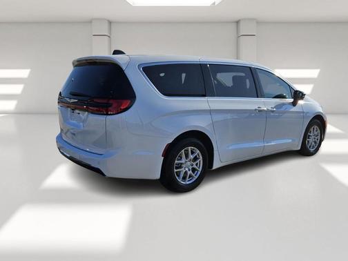 2026 Chrysler Pacifica Select FWD