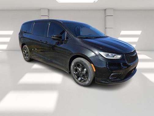 2022 Chrysler Pacifica Hybrid Touring L