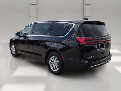 Black 2027 Chrysler Pacifica SELECT