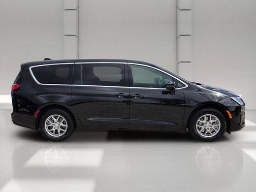 Black 2027 Chrysler Pacifica SELECT