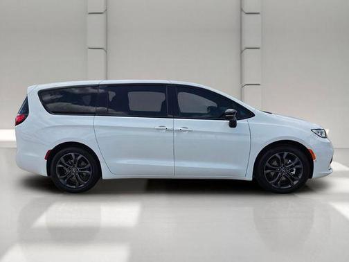 White 2026 Chrysler Pacifica Select FWD