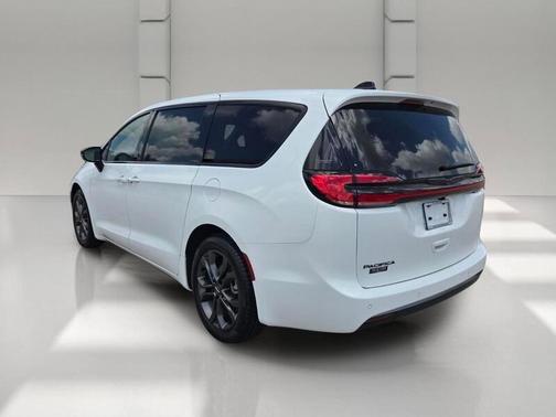 White 2026 Chrysler Pacifica Select FWD